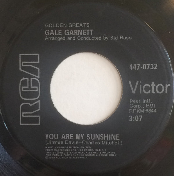 Gale Garnett : We'll Sing In The Sunshine / You Are My Sunshine (7", Single, RE)