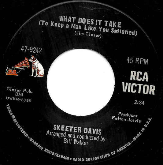 Skeeter Davis : What Does It Take (To Keep A Man Like You Satisfied) / What I Go Thru (To Keep Holding On To You) (7", Ind)