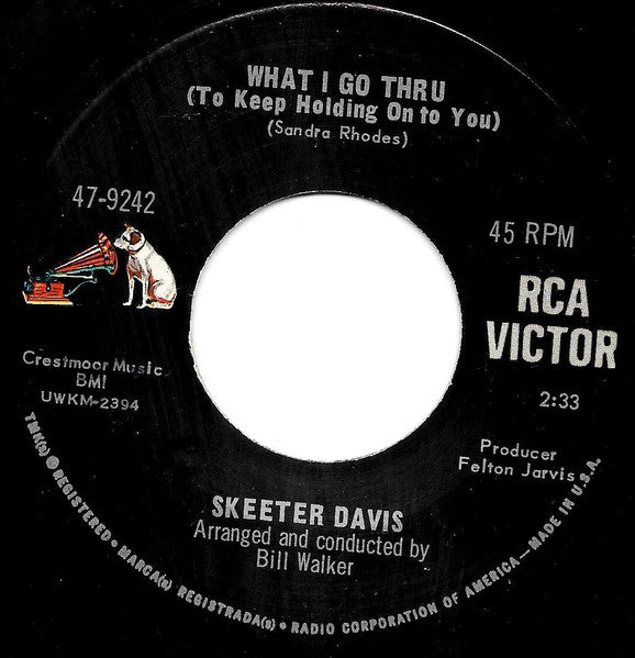 Skeeter Davis : What Does It Take (To Keep A Man Like You Satisfied) / What I Go Thru (To Keep Holding On To You) (7", Ind)