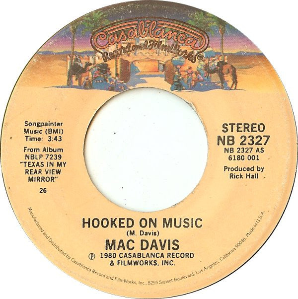 Mac Davis : Hooked On Music (7", Single, 26 )