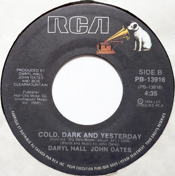 Daryl Hall & John Oates : Out Of Touch (7", Single)