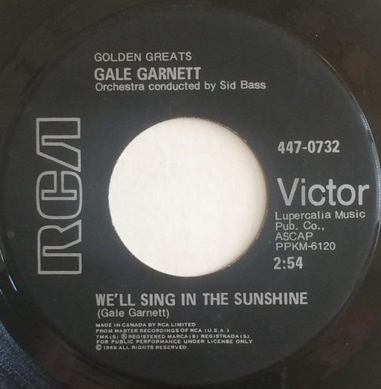 Gale Garnett : We'll Sing In The Sunshine / You Are My Sunshine (7", Single, RE)