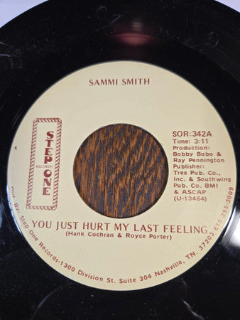 Sammi Smith : You Just Hurt My Last Feeling / Lying In My Arms (7")