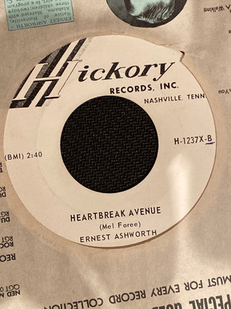 Ernest Ashworth* : A Week In The Country / Heartbreak Avenue (7", Single)
