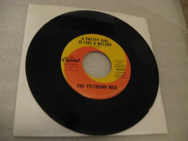 The Piltdown Men : A Pretty Girl Is Like A Melody (7", Single)