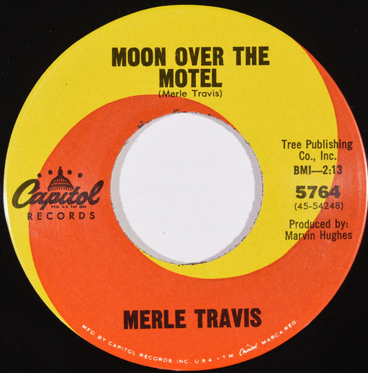 Merle Travis : Moon Over The Motel (7", Los)