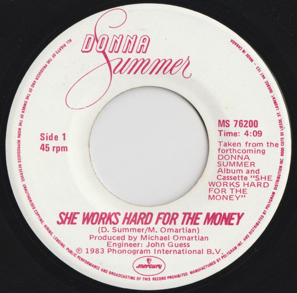 Donna Summer : She Works Hard For The Money / I Do Believe (I Fell In Love) (7")