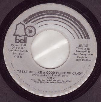 Dusk (10) : Suburbia U.S.A. / Treat Me Like A Good Piece Of Candy (7")